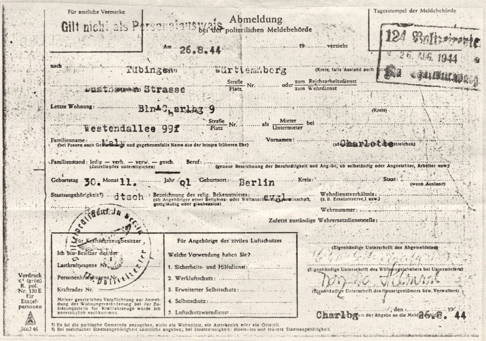 Fotografie: Von Donata Helmrich gefälschte Abmeldung für die untergetauchte Andrea Wolffenstein als „Charlotte Maly“, 1944