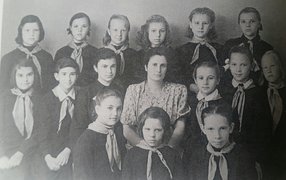 Maya Levina (2nd row, 2nd from left) in a Minsk orphanage, 1947.