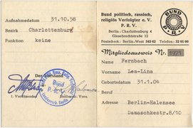 Lea Fernbach’s membership card for the Association of Political, Racial, Religious Persecutees, issued 1958.