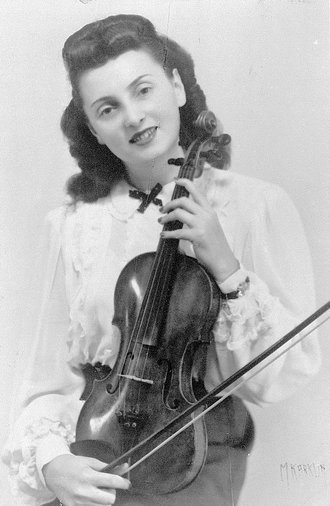 Fotografie: Cecilia Boruchowitz, geb. Gradis, um 1945 