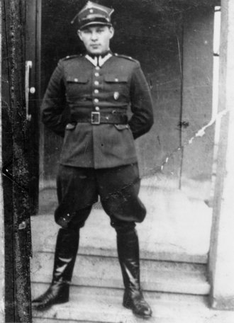 Leopold Pfefferberg as a lieutenant in the Polish army, Kraków, 1939.