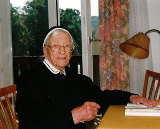 Schwester Norberta (Johanna Oblöser) in Wien, vermutlich 1996 im Alter von 100 Jahren