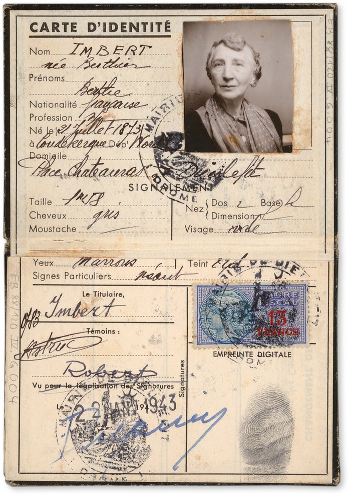 Fotografie: Von Jeanne Barnier gefälschter Ausweis für die Schauspielerin Betty Isolani, Dieulefit, 22. Januar 1942