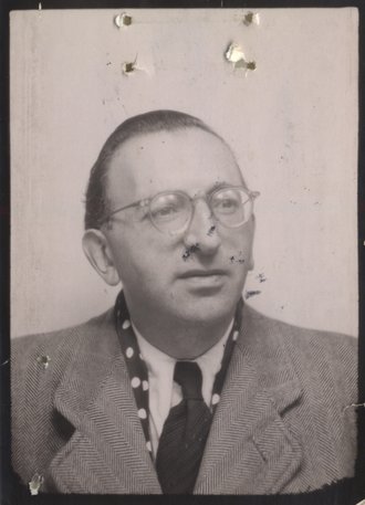 Arthur Schlamm’s passport photo, May 1945.