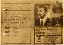 Käte Laserstein’s identity card with a J printed on it (copy), issued in Berlin in March 1939.