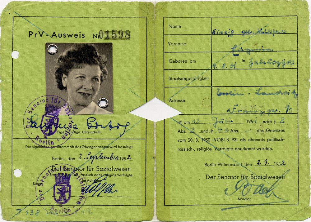 Fotografie: Ausweis für „vom Nationalsozialismus politisch, rassisch oder religiös Verfolgte“ (PrV-Ausweis) von Eugenia Einzig, 1952