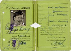 Ausweis für „vom Nationalsozialismus politisch, rassisch oder religiös Verfolgte“ (PrV-Ausweis) von Eugenia Einzig, 1952