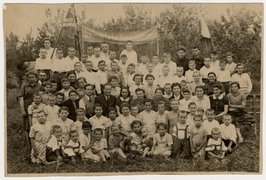 Fotografie: Kinder aus dem Kinderheim in Paxtaobod kurz vor ihrer Ausreise nach Polen, Andijon, um 1946