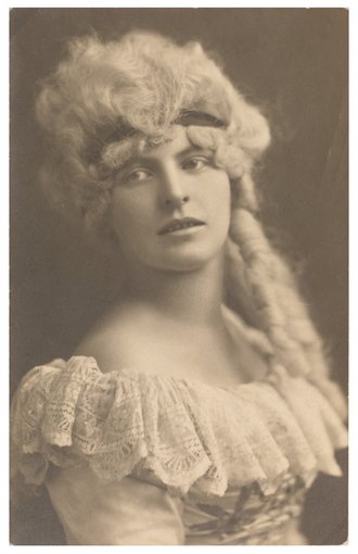 Marianne Belokostolsky (married name Golz) as the dancer Cagliari in the operetta “Wiener Blut”, Stuttgart, 1922.