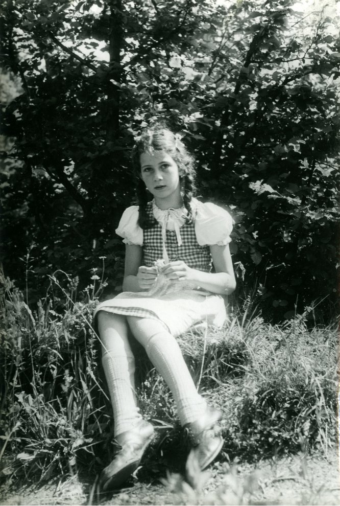 Fotografie: Angelica Bäumer in Großarl, Sommer 1944