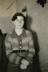 Hildegard Naumann in der Wohnung von Erna Dubnack in der Krummen Straße, Berlin-Charlottenburg 1943