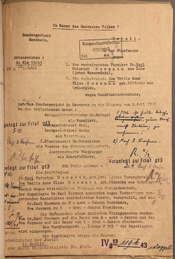 Fotografie: Urteil des Sondergerichts Mannheim gegen Eva und Carl Hermann, Mannheim, 9. Juli 1943