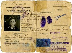 Fotografie: Gefälschter Ausweis von Oscar Rosowsky, hergestellt von ihm selbst durch Umarbeitung eines Ausweises seines Freundes Jean-Claude Pluntz, Mai 1943