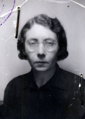 Fotografie: Passfoto von Toni Boronow-Kaliski, Berlin, Juli 1946