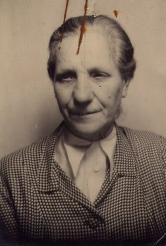 Fotografie: Foto von Lina Kahane auf dem Antrag auf Anerkennung als „Opfer des Faschismus“, 1945