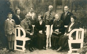 Wedding photo of Karl Plagge (front row, seated) and Anke Madsen, Darmstadt, 1933.