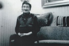 Marie Burde in der Wohnung von Rolf Joseph, nach Mai 1945