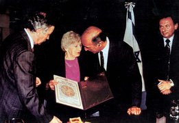 Emilie Schindler during the ceremony in her honor at Yad Vashem memorial center, Jerusalem, 1993.