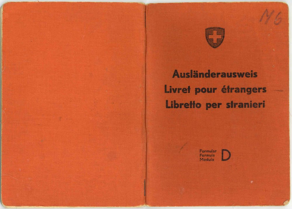 Fotografie: Schweizer Ausländerausweis mit sogenannter Toleranzbewilligung für Käte Lasker, 1942