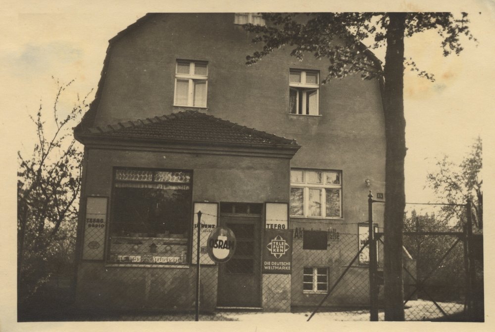 Fotografie: Haus der Horns in der Scharfensteinstraße 14 in Berlin-Blankenburg, 1943