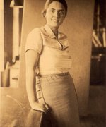 Fotografie: Alice Cohn in der Schreinerwerkstatt, Breslau 1932