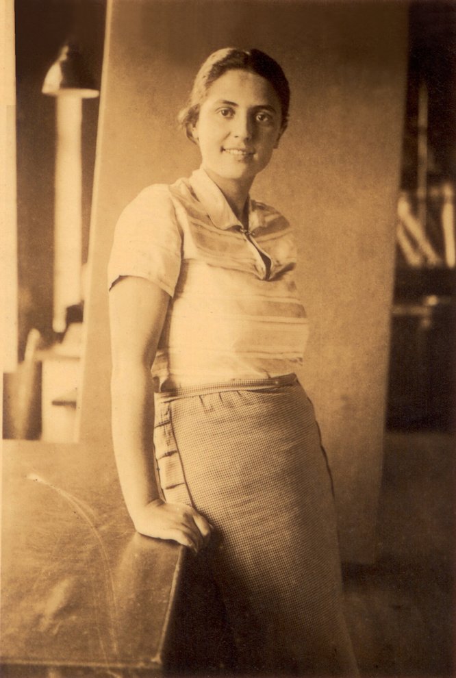 Fotografie: Alice Cohn in der Schreinerwerkstatt, Breslau 1932