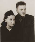 Benjamin Międzyrzecki and Feigele Peltel shortly after liberation, Łódź, 1945.