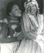 Fotografie: Dorothea Neff und Karl Paryla in Johann Nestroys „Eulenspiegel“ im „Neuen Theater in der Scala“ in Wien, April 1953