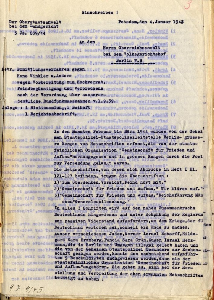 Fotografie: Fünfseitiger Ermittlungsbericht des Oberstaatsanwalts beim Landgericht Potsdam für den Oberreichsanwalt beim Volksgerichtshof zum Verfahren gegen Angehörige der Gemeinschaft für Frieden und Aufbau, Potsdam, 4. Januar 1945