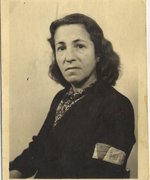Fotografie: Emmi Brandt, Anfang Juni 1945, unmittelbar nach der Befreiung aus dem KZ Ravensbrück