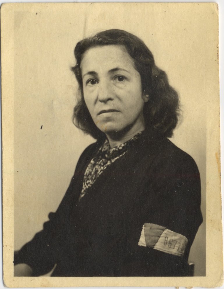 Fotografie: Emmi Brandt, Anfang Juni 1945, unmittelbar nach der Befreiung aus dem KZ Ravensbrück