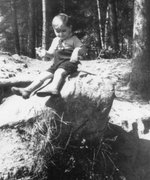 Fotografie: Heinz, Sohn von Martha Eisenstädt und Hans Waider, Hanau, um 1940