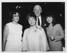 Fotografie: Irene Feit, Sylvia Helmrich geb. Dicker, Eberhard Helmrich, Irene Chaplin (von links), 1967