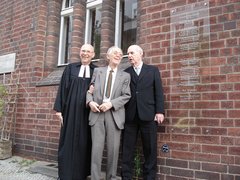 Son Günther Burckhardt (center), Pastor Christian Hövermann, and a parishioner after the unveiling of the plaque commemorating Theodor and Bolette Burckhardt, Berlin, 2010.