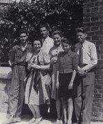 Stella Müller mit ihren Eltern und Verwandten während der ersten Tage im Ghetto, Krakau 1941