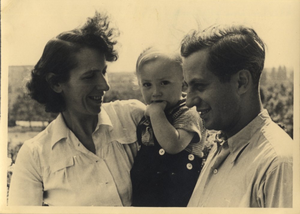 Fotografie: Rosa und Siegfried Bibo mit ihrem Sohn André, 1951
