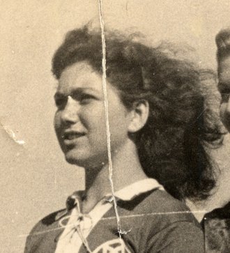 Fotografie: Miriam Fernbach beim Frauenhandballspiel der Hakoah, Juli 1947