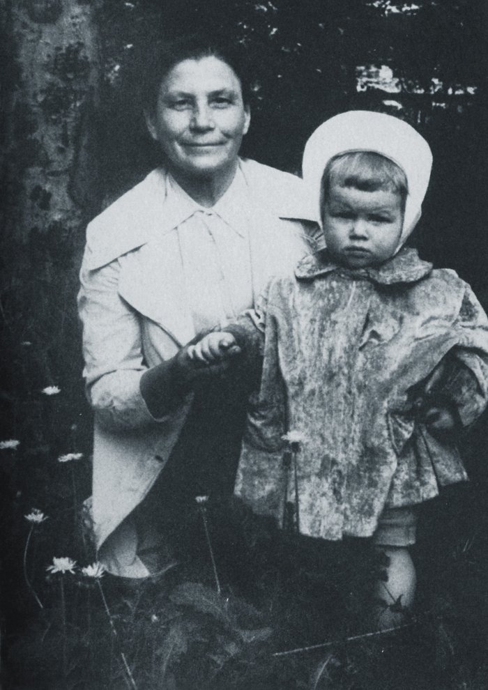 Fotografie: Emīlija Gajevska mit ihrer Nichte, Riga, 1930er Jahre