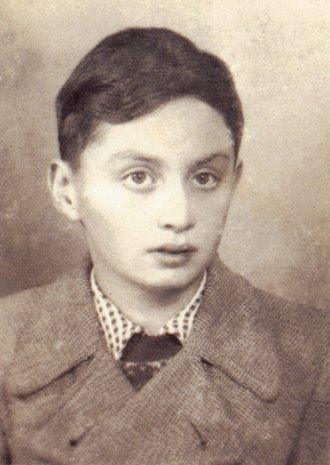 Fotografie: Samuel Bak kurz nach der Befreiung, Wilna 1944