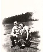 Fotografie: Adele mir ihrem Vater Josef Matulla bei einem Ausflug in der Nähe von Berlin, 1942