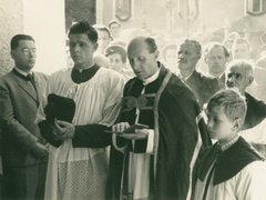 Pfarrer Balthasar Linsinger bei einer Prozession in Großarl, 1944