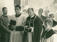 Fotografie: Pfarrer Balthasar Linsinger bei einer Prozession in Großarl, 1944