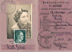 Fotografie: Postausweis für Ellen Rathé (auf den Tarnnamen Ruth Gehre), 1942