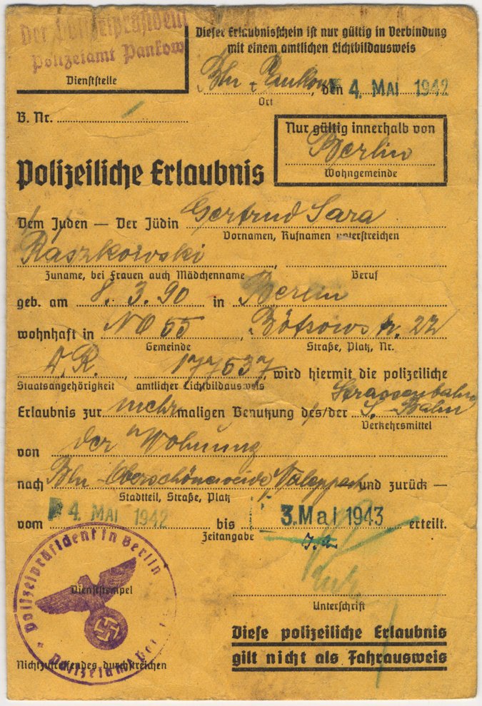 Fotografie: Erlaubnis zur Benutzung der Straßenbahn für Gertrud Raszkowski, Mai 1942