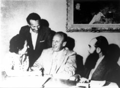 Oskar Schindler (center) with three of those he rescued: Manci Rosner, Henry Rosner, and Rabbi Menashe Lewertow (left to right), New York, 1957.
