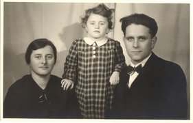 Elise and Josef Höfler with their daughter Gertrud, 1941.