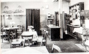 Fotografie: Schankraum der Gaststätte „Zur kleinen Hütte“, Luckenwalde, um 1940