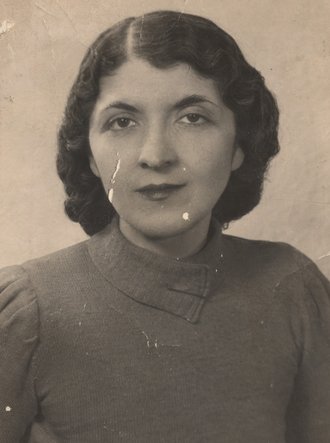 Adelheid Silbermann before emigrating to the USA, 1949.