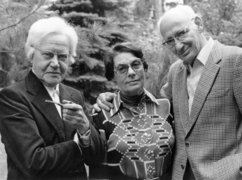 Ilse und Werner Rewald mit Hanning Schröder (links) in ihrem Garten in Berlin in den 1970er-Jahren