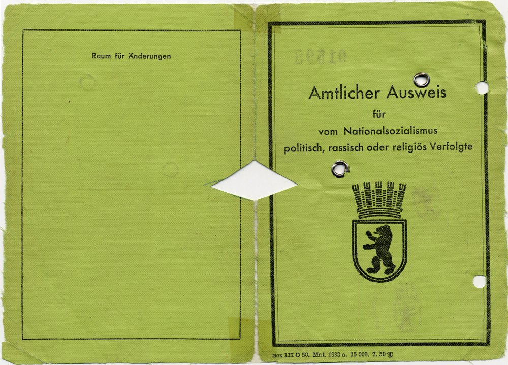 Fotografie: Ausweis für „vom Nationalsozialismus politisch, rassisch oder religiös Verfolgte“ (PrV-Ausweis) von Eugenia Einzig, 1952